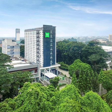ホテル Ibis Styles Bogor Pajajaran エクステリア 写真
