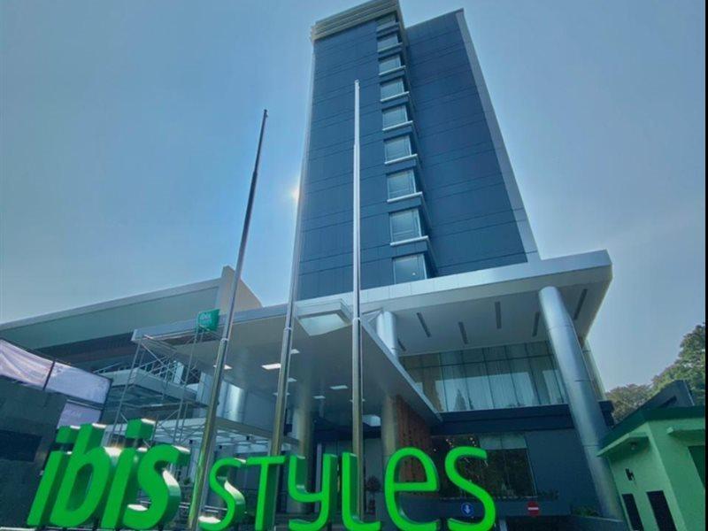 ホテル Ibis Styles Bogor Pajajaran エクステリア 写真