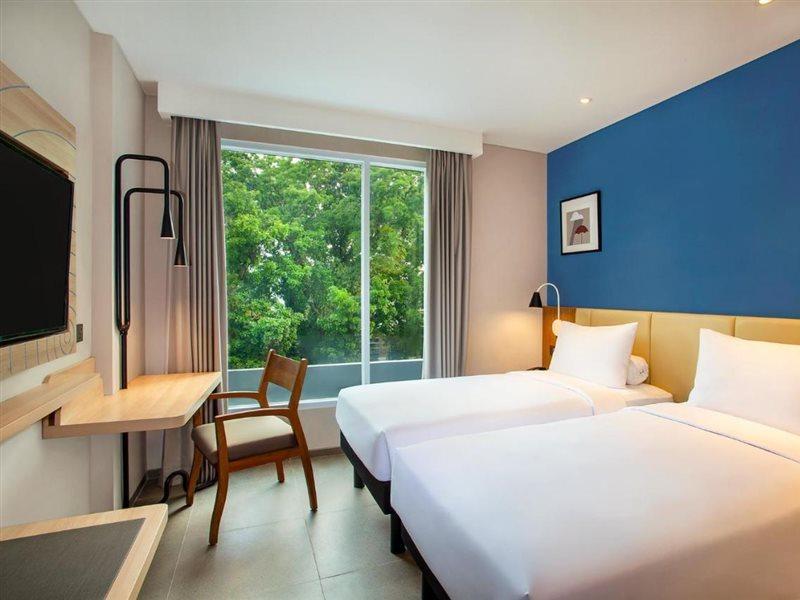 ホテル Ibis Styles Bogor Pajajaran エクステリア 写真