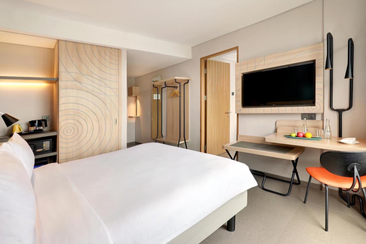 ホテル Ibis Styles Bogor Pajajaran エクステリア 写真
