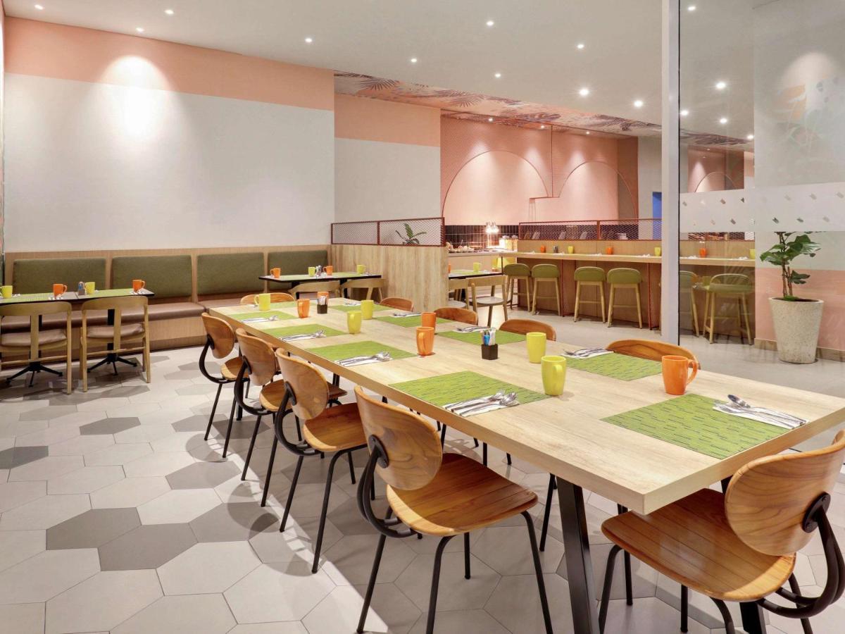 ホテル Ibis Styles Bogor Pajajaran エクステリア 写真