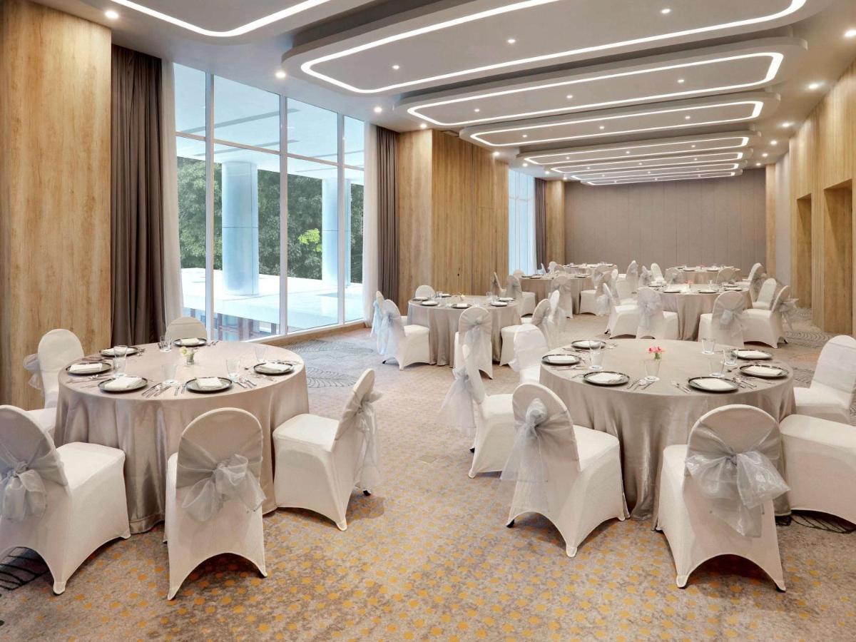 ホテル Ibis Styles Bogor Pajajaran エクステリア 写真