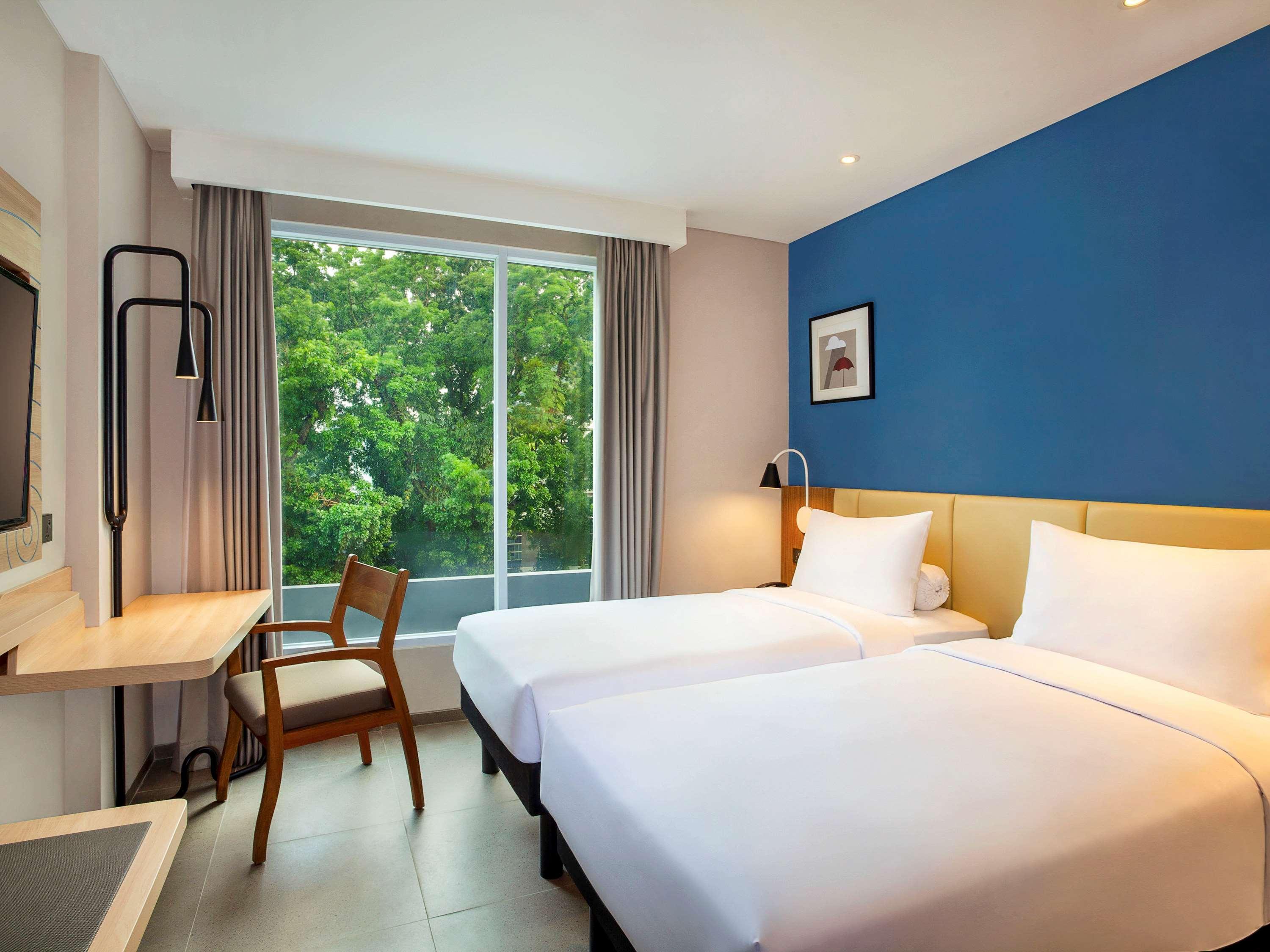 ホテル Ibis Styles Bogor Pajajaran エクステリア 写真
