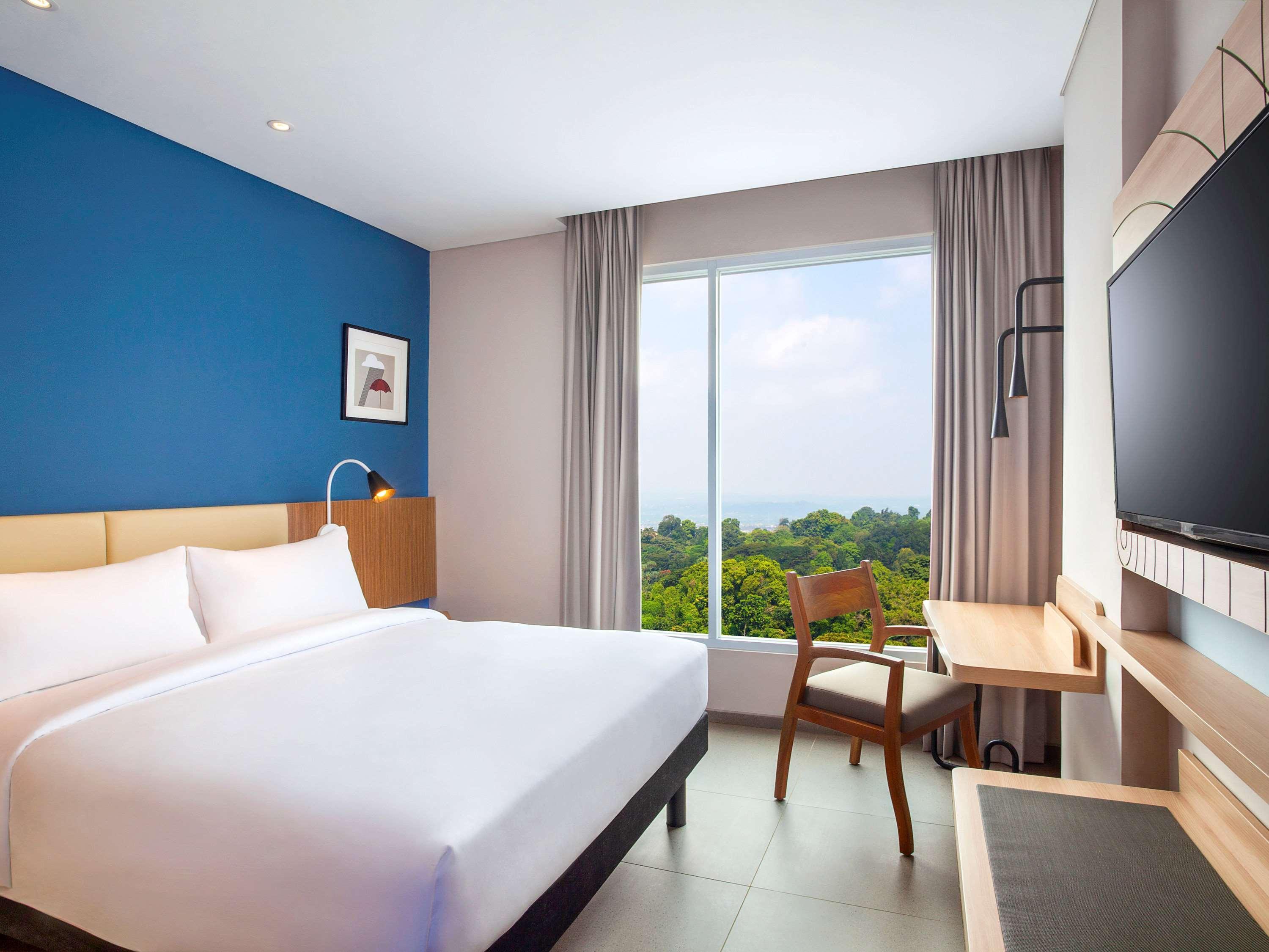 ホテル Ibis Styles Bogor Pajajaran エクステリア 写真