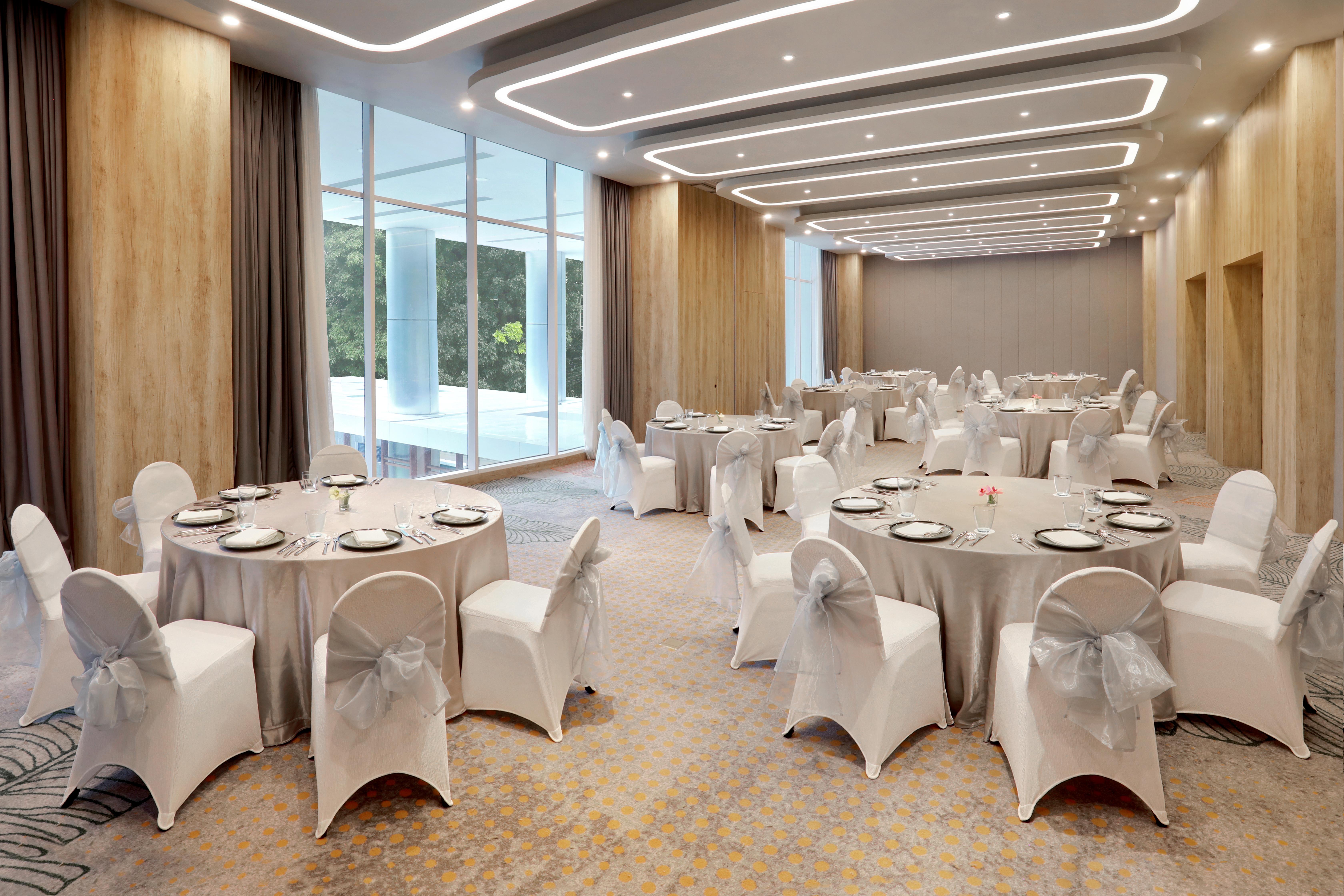 ホテル Ibis Styles Bogor Pajajaran エクステリア 写真