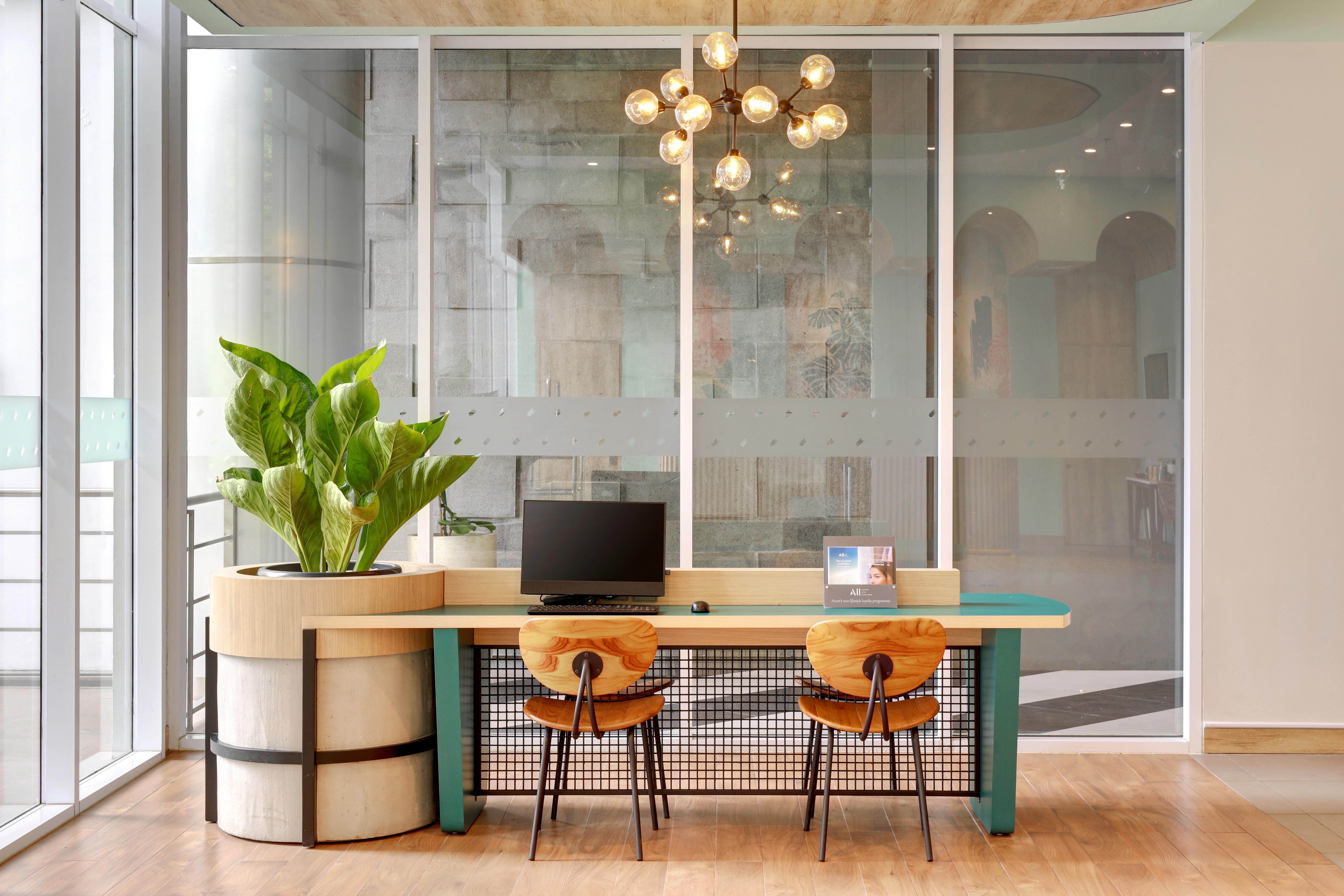 ホテル Ibis Styles Bogor Pajajaran エクステリア 写真