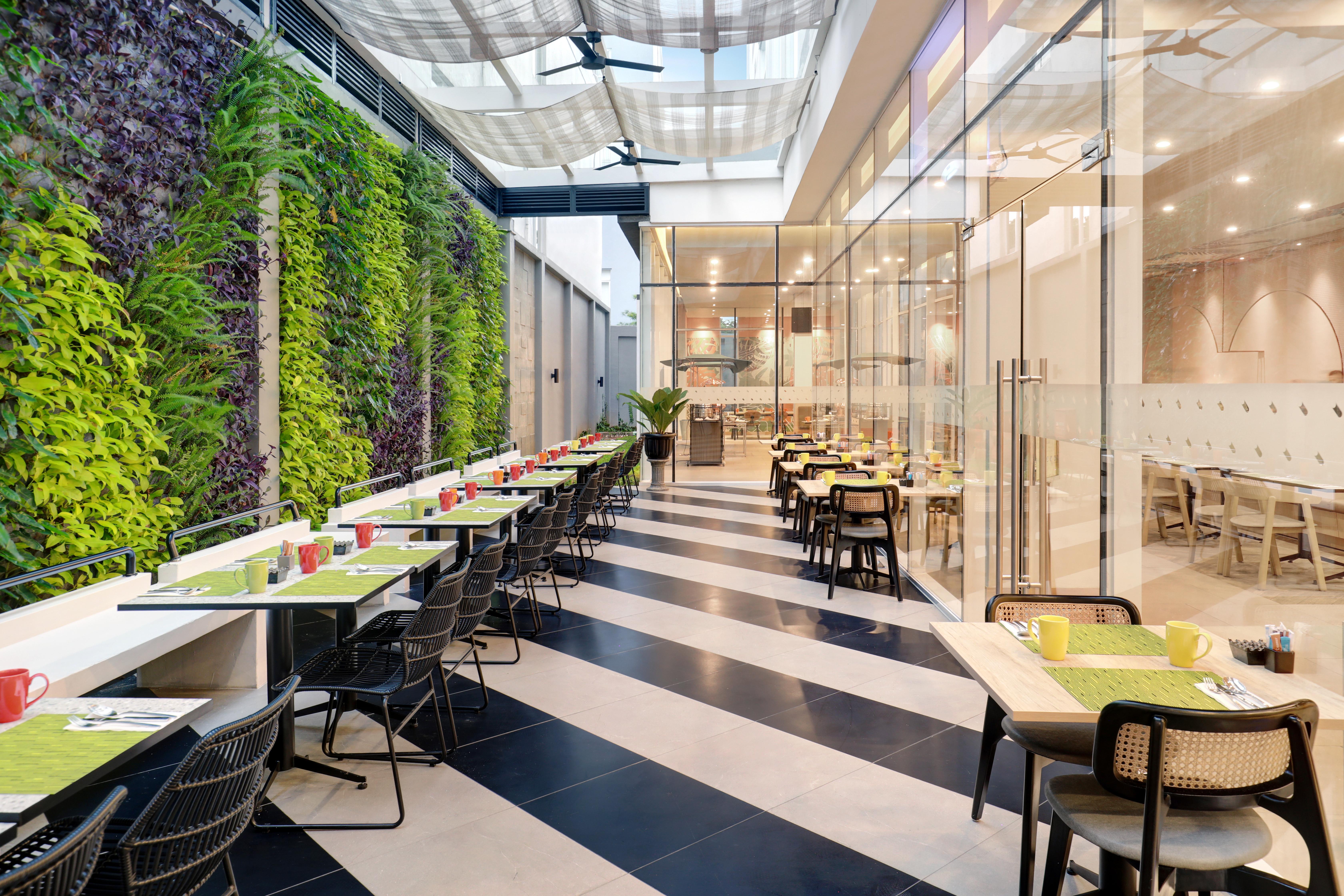 ホテル Ibis Styles Bogor Pajajaran エクステリア 写真